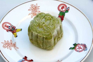 Snowy Mooncake Matcha Flavour by Eva Pau