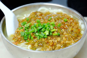 Taiwanese Noodles with Meat Sauce：肉燥面 (Taiwanese Spaghetti) 