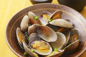 Sake-Steamed Clams