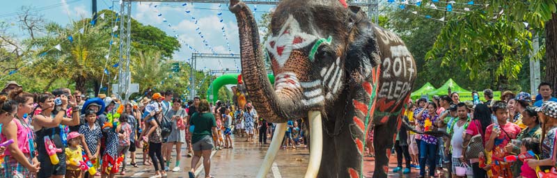 About Songkran Festival that Soaks Up Thailand Annually in Water 