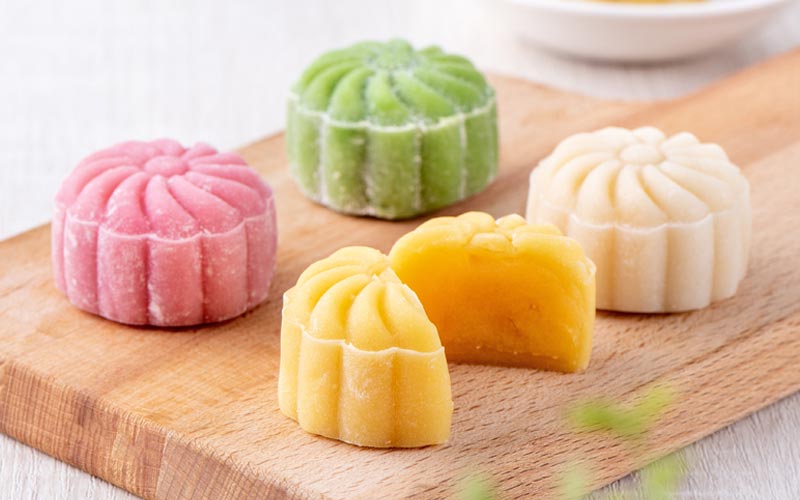 Snowy Mooncake by Good World Restaurant