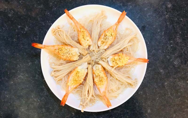 Steamed Prawns with Beanthread & Garlic