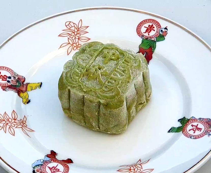 Snowy Mooncake Matcha Flavour by Eva Pau