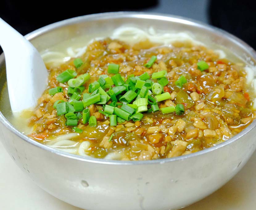 Taiwanese Noodles with Meat Sauce: Taiwanese Spaghetti